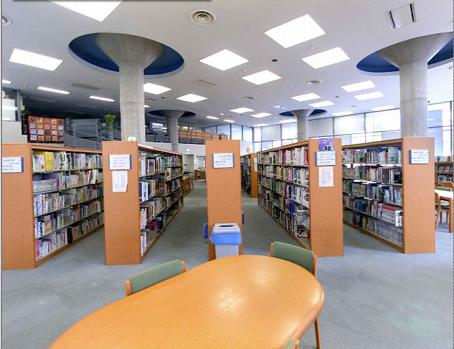 오사카 인터내셔널 스쿨(Osaka International School) 도서관 내부