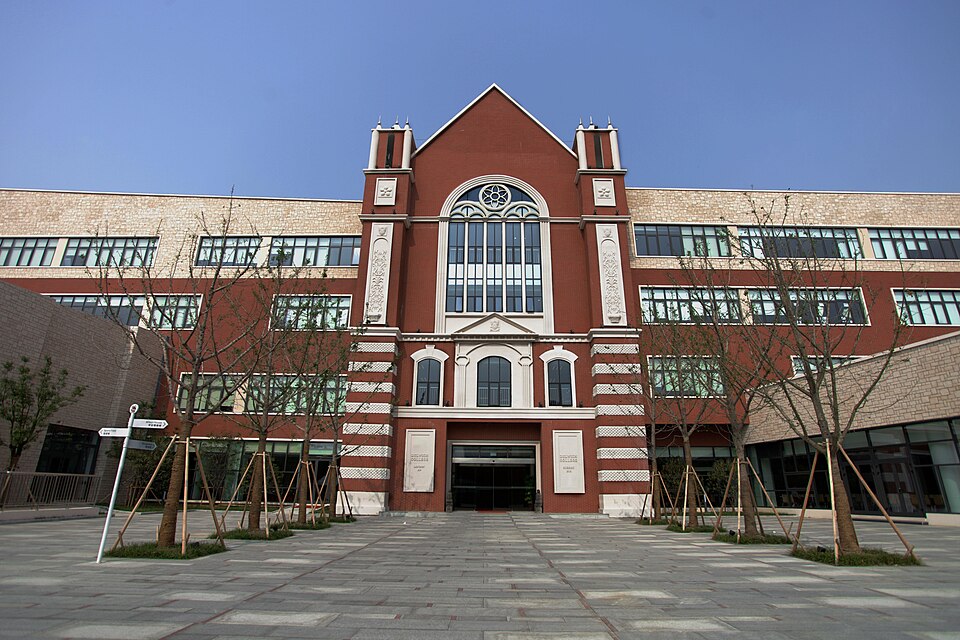 덜위치 칼리지 쑤저우(Dulwich College Suzhou) 중고등 본관 건물